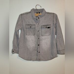 Long-sleeved shirt for boys.